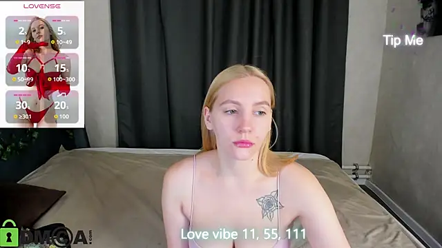 Snapshot of Anna_Chelsea chatting on 10-21-25, 12:44 Anna Chelsea online show from 10-21-25, 12:44