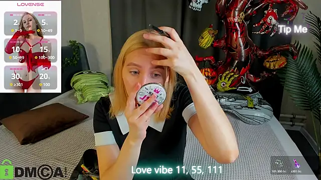 Snapshot of Anna_Chelsea chatting on 10-29-25, 12:57 Anna Chelsea online show from 10-29-25, 12:57