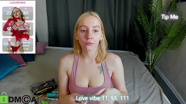 Snapshot of Anna_Chelsea chatting on 11-19-25, 01:05 Anna Chelsea online show from 11-19-25, 01:05