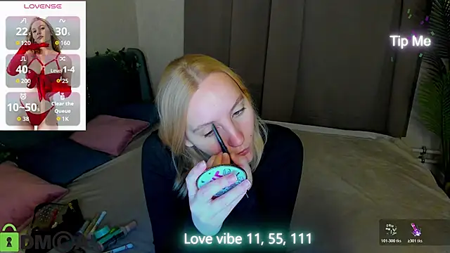 Snapshot of Anna_Chelsea chatting on 12-17-25, 12:05 Anna Chelsea online show from 12-17-25, 12:05