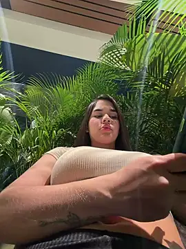 Snapshot of BellaLeclair chatting on 03-10-26, 11:43 BellaLeclair online show from 03-10-26, 11:43