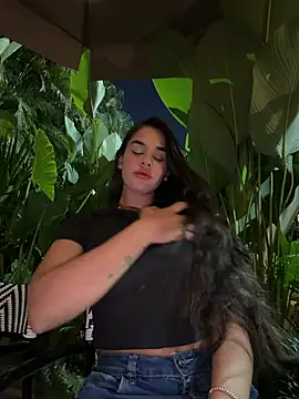 Snapshot of BellaLeclair chatting on 03-13-26, 11:44 BellaLeclair online show from 03-13-26, 11:44