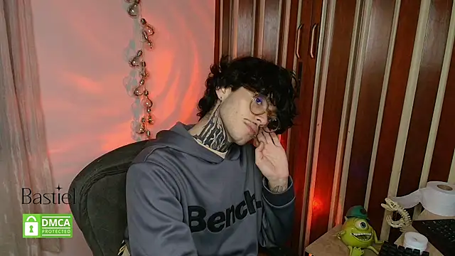 Snapshot of Mihail_leroy chatting on 10-08-25, 03:04 Mihail leroy online show from 10-08-25, 03:04