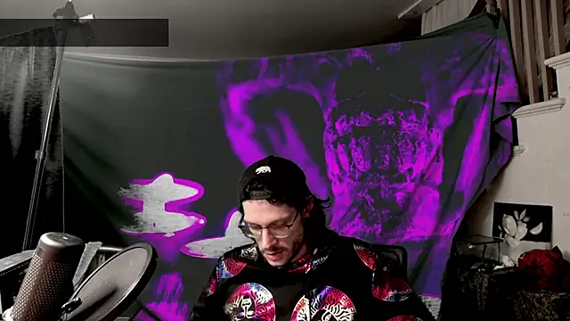 Snapshot of MasterDaddyCool chatting on 09-12-25, 06:35 MasterDaddyCool online show from 09-12-25, 06:35