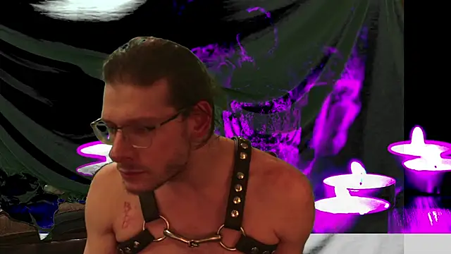 Snapshot of MasterDaddyCool chatting on 09-21-25, 02:35 MasterDaddyCool online show from 09-21-25, 02:35