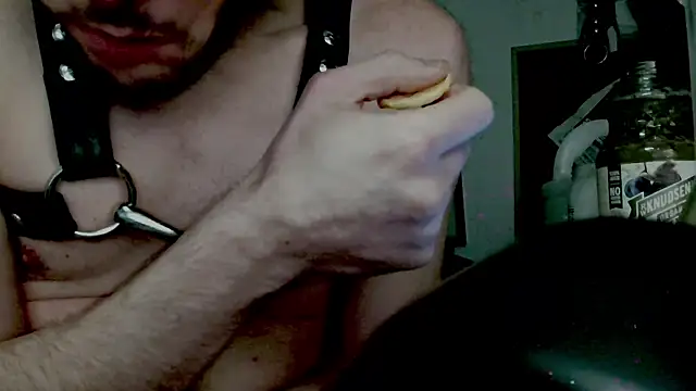 Snapshot of MasterDaddyCool chatting on 09-25-25, 01:31 MasterDaddyCool online show from 09-25-25, 01:31