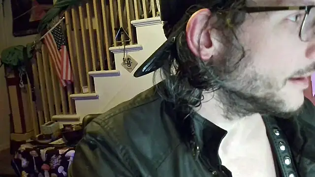 Snapshot of MasterDaddyCool chatting on 10-04-25, 05:05 MasterDaddyCool online show from 10-04-25, 05:05