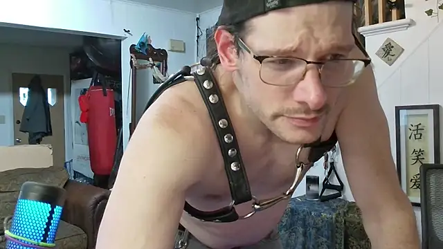 Snapshot of MasterDaddyCool chatting on 10-06-25, 10:18 MasterDaddyCool online show from 10-06-25, 10:18