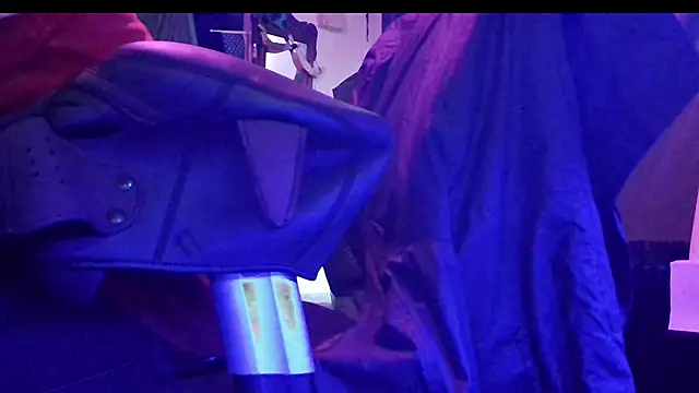 Snapshot of MasterDaddyCool chatting on 10-15-25, 07:52 MasterDaddyCool online show from 10-15-25, 07:52