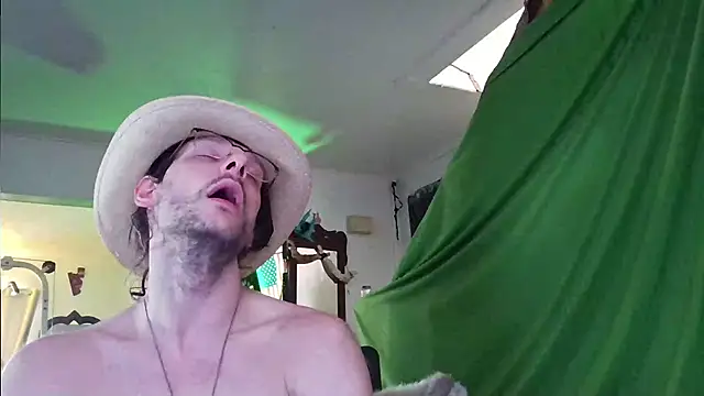 Snapshot of MasterDaddyCool chatting on 10-19-25, 12:50 MasterDaddyCool online show from 10-19-25, 12:50