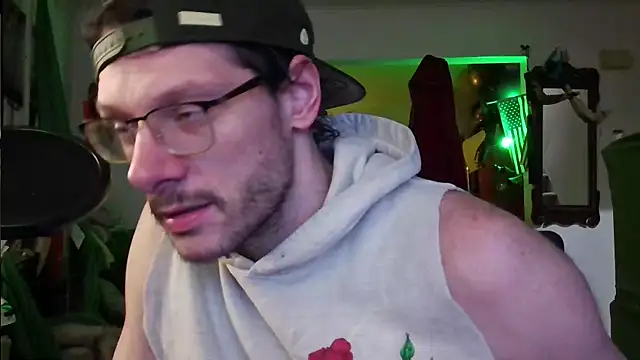 Snapshot of MasterDaddyCool chatting on 10-20-25, 02:01 MasterDaddyCool online show from 10-20-25, 02:01