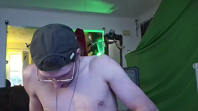 Snapshot of MasterDaddyCool chatting on 10-20-25, 02:17 MasterDaddyCool online show from 10-20-25, 02:17