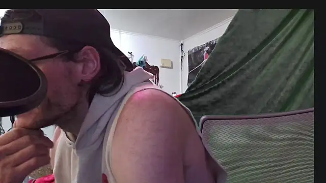 Snapshot of MasterDaddyCool chatting on 10-25-25, 06:10 MasterDaddyCool online show from 10-25-25, 06:10