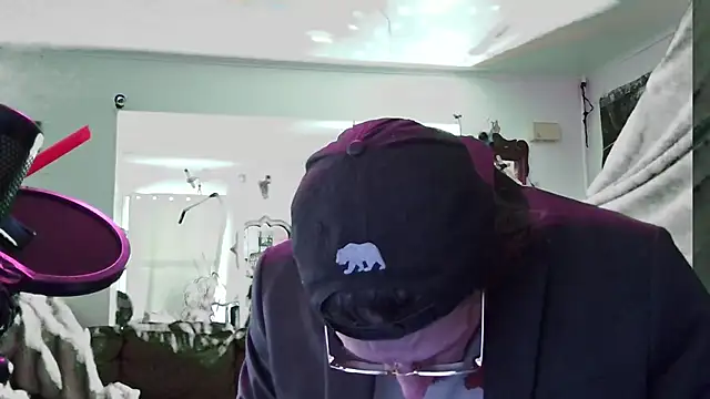 Snapshot of MasterDaddyCool chatting on 10-26-25, 01:28 MasterDaddyCool online show from 10-26-25, 01:28