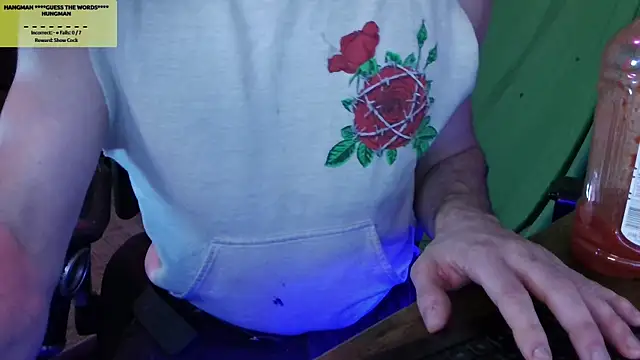 Snapshot of MasterDaddyCool chatting on 10-27-25, 04:22 MasterDaddyCool online show from 10-27-25, 04:22