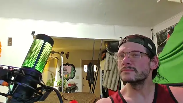 Snapshot of MasterDaddyCool chatting on 11-02-25, 09:06 MasterDaddyCool online show from 11-02-25, 09:06