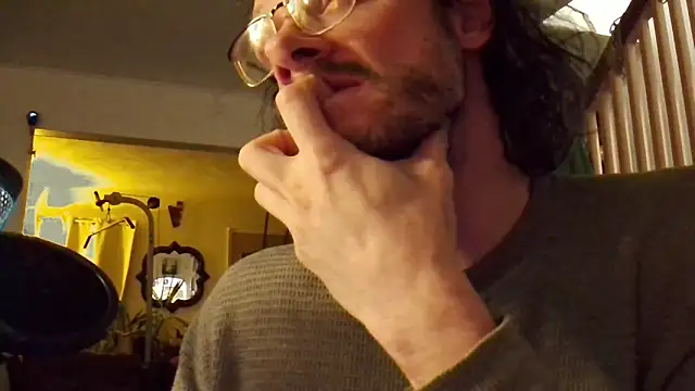 Snapshot of MasterDaddyCool chatting on 11-10-25, 04:00 MasterDaddyCool online show from 11-10-25, 04:00