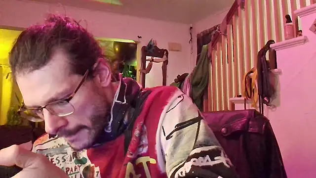 Snapshot of MasterDaddyCool chatting on 11-12-25, 10:04 MasterDaddyCool online show from 11-12-25, 10:04