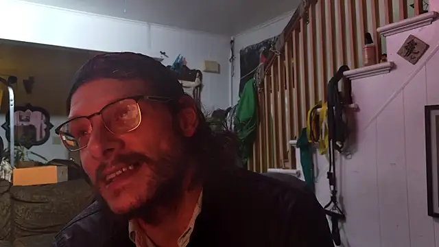 Snapshot of MasterDaddyCool chatting on 11-26-25, 04:35 MasterDaddyCool online show from 11-26-25, 04:35