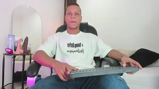 Snapshot of Ricky_Owens1 chatting on 09-11-25, 12:49 Ricky Owens1 online show from 09-11-25, 12:49