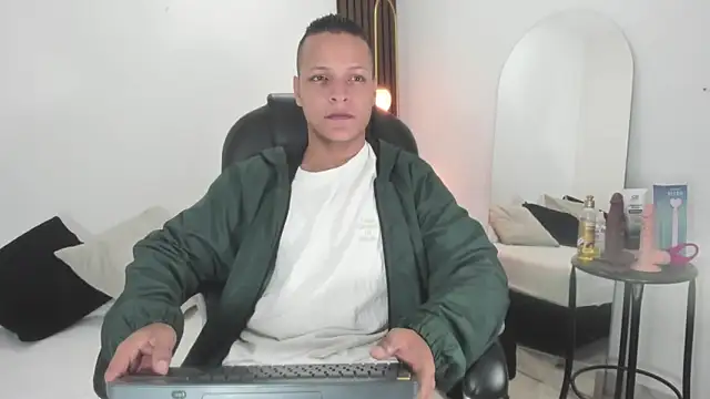 Snapshot of Ricky_Owens1 chatting on 09-12-25, 01:11 Ricky Owens1 online show from 09-12-25, 01:11