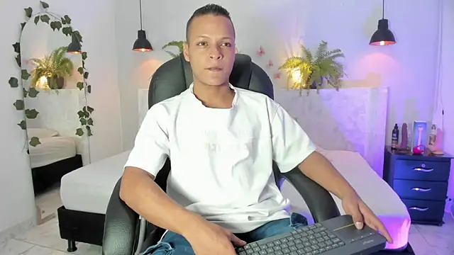 Snapshot of Ricky_Owens1 chatting on 09-14-25, 12:59 Ricky Owens1 online show from 09-14-25, 12:59