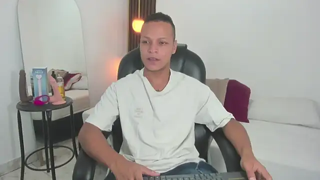 Snapshot of Ricky_Owens1 chatting on 09-15-25, 01:11 Ricky Owens1 online show from 09-15-25, 01:11