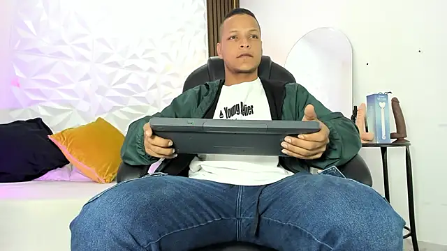 Snapshot of Ricky_Owens1 chatting on 09-27-25, 01:16 Ricky Owens1 online show from 09-27-25, 01:16