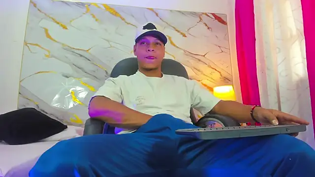 Snapshot of Ricky_Owens1 chatting on 10-04-25, 08:40 Ricky Owens1 online show from 10-04-25, 08:40