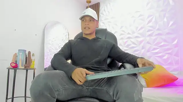 Snapshot of Ricky_Owens1 chatting on 10-09-25, 12:58 Ricky Owens1 online show from 10-09-25, 12:58