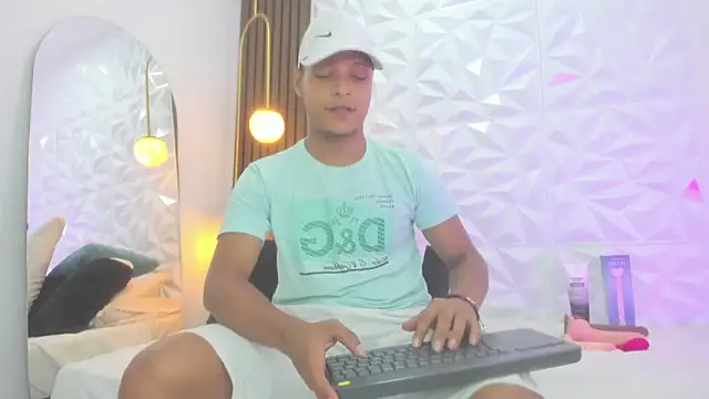 Snapshot of Ricky_Owens1 chatting on 10-10-25, 02:05 Ricky Owens1 online show from 10-10-25, 02:05