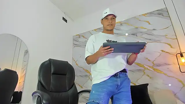 Snapshot of Ricky_Owens1 chatting on 10-12-25, 02:05 Ricky Owens1 online show from 10-12-25, 02:05