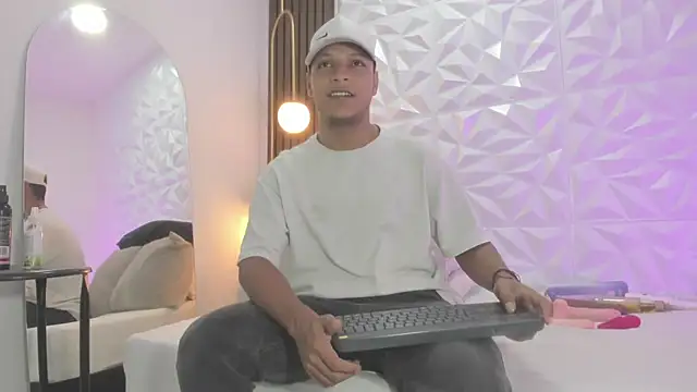 Snapshot of Ricky_Owens1 chatting on 10-14-25, 01:12 Ricky Owens1 online show from 10-14-25, 01:12