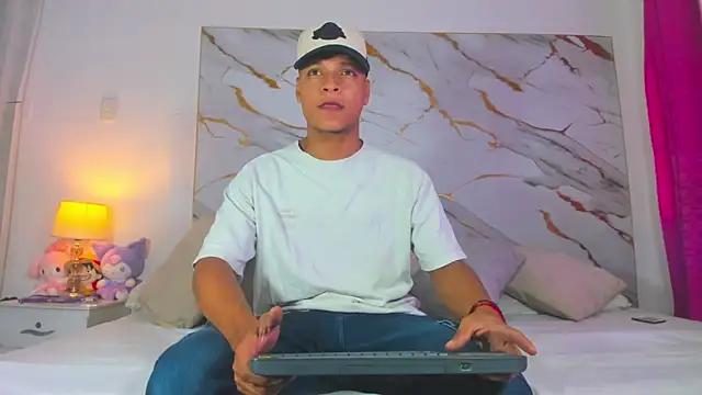 Snapshot of Ricky_Owens1 chatting on 10-24-25, 01:07 Ricky Owens1 online show from 10-24-25, 01:07