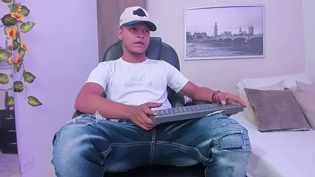 Snapshot of Ricky_Owens1 chatting on 11-04-25, 09:03 Ricky Owens1 online show from 11-04-25, 09:03