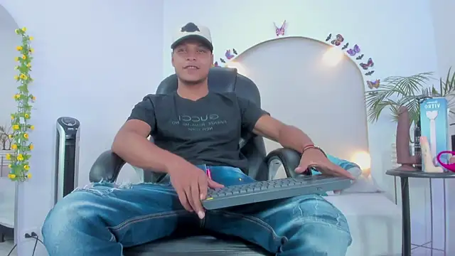 Snapshot of Ricky_Owens1 chatting on 11-06-25, 08:10 Ricky Owens1 online show from 11-06-25, 08:10