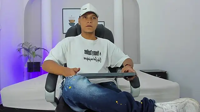 Snapshot of Ricky_Owens1 chatting on 11-10-25, 08:08 Ricky Owens1 online show from 11-10-25, 08:08