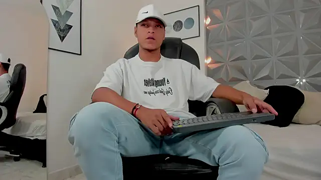 Snapshot of Ricky_Owens1 chatting on 11-22-25, 06:51 Ricky Owens1 online show from 11-22-25, 06:51