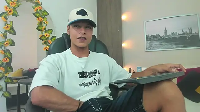 Snapshot of Ricky_Owens1 chatting on 11-25-25, 07:25 Ricky Owens1 online show from 11-25-25, 07:25