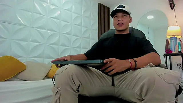 Snapshot of Ricky_Owens1 chatting on 11-26-25, 08:43 Ricky Owens1 online show from 11-26-25, 08:43