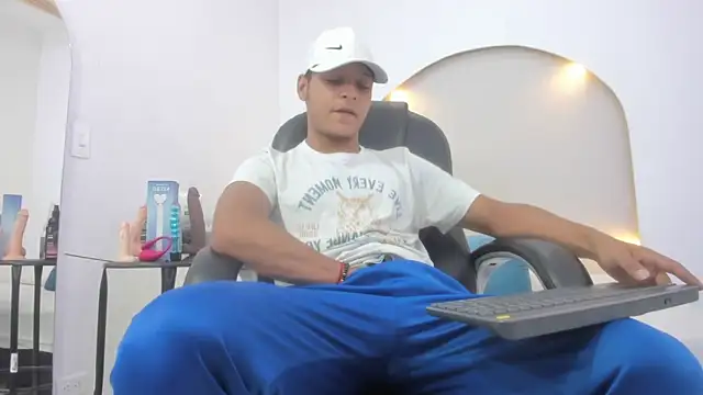 Snapshot of Ricky_Owens1 chatting on 12-02-25, 08:48 Ricky Owens1 online show from 12-02-25, 08:48