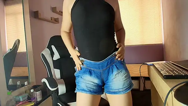 luna desiree online show from 10-13-25, 01:44