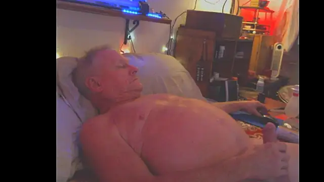 Snapshot of Pussyeat2please chatting on 10-09-25, 11:19 Pussyeat2please online show from 10-09-25, 11:19