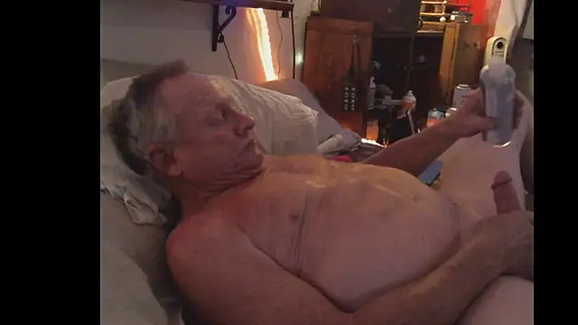 Snapshot of Pussyeat2please chatting on 11-02-25, 06:27 Pussyeat2please online show from 11-02-25, 06:27