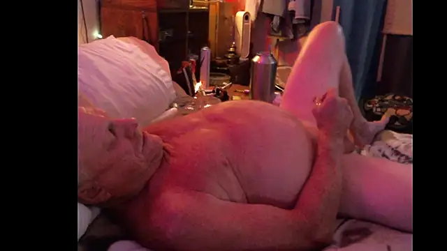 Snapshot of Pussyeat2please chatting on 11-21-25, 08:13 Pussyeat2please online show from 11-21-25, 08:13