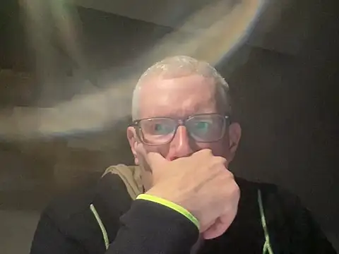 Snapshot of choupipat1 chatting on 09-27-25, 10:26 choupipat1 online show from 09-27-25, 10:26