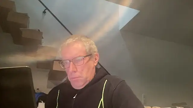 Snapshot of choupipat1 chatting on 11-19-25, 08:14 choupipat1 online show from 11-19-25, 08:14