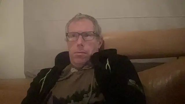 Snapshot of choupipat1 chatting on 11-19-25, 08:20 choupipat1 online show from 11-19-25, 08:20