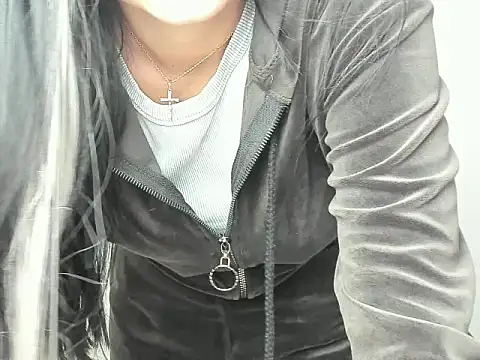 Snapshot of Lune_Moon chatting on 11-15-25, 06:11 Lune Moon online show from 11-15-25, 06:11