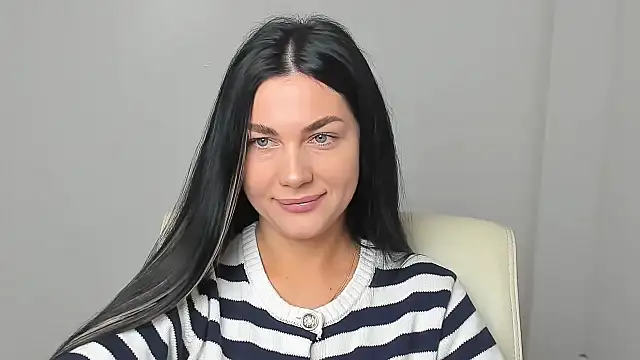 Snapshot of Lune_Moon chatting on 11-21-25, 06:45 Lune Moon online show from 11-21-25, 06:45